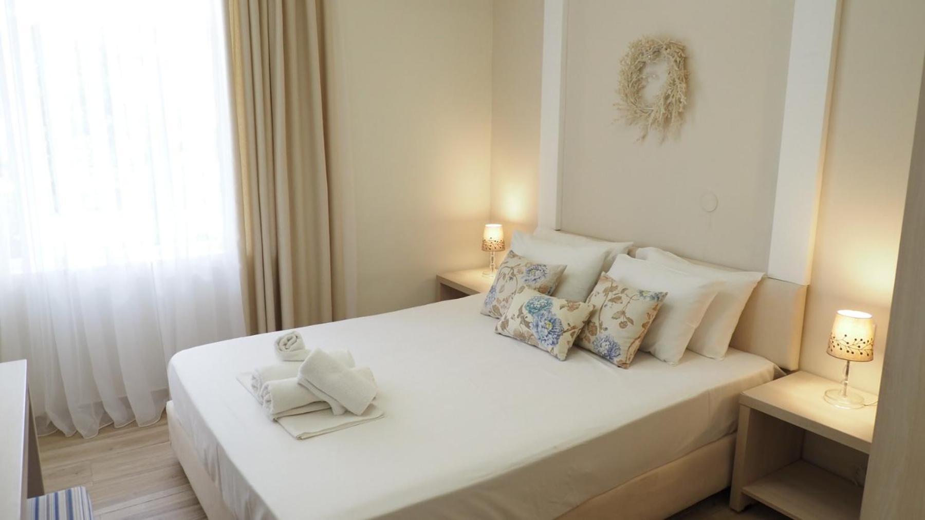 Leonidas Apartments And Suites Мола-Калива Экстерьер фото