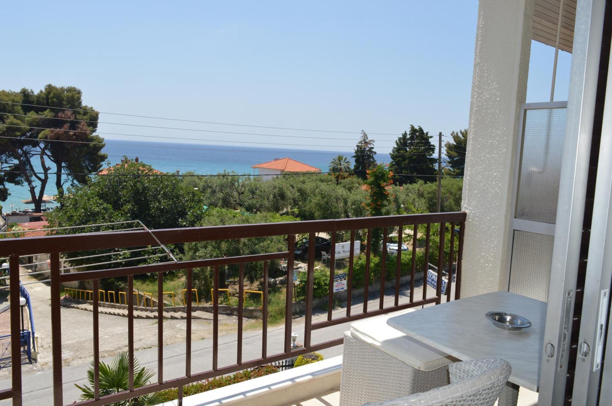 Leonidas Apartments And Suites Мола-Калива Экстерьер фото